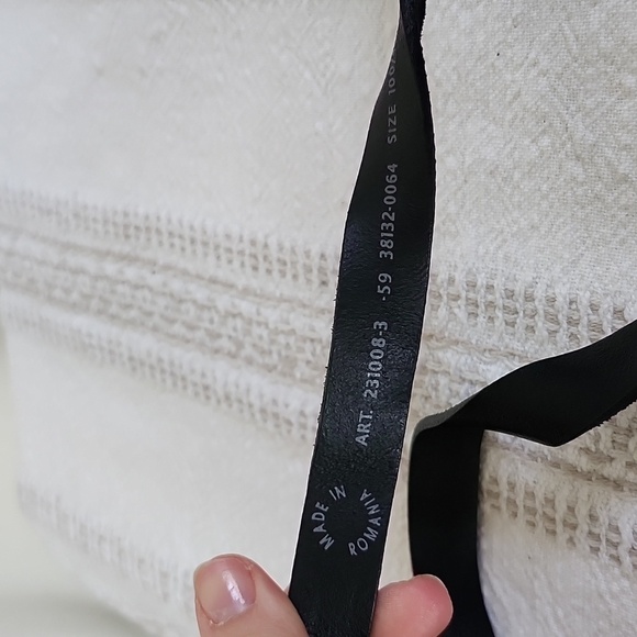 Levis double buckle genuine leather black belt, steer floral silver metal buckle - Picture 5 of 10